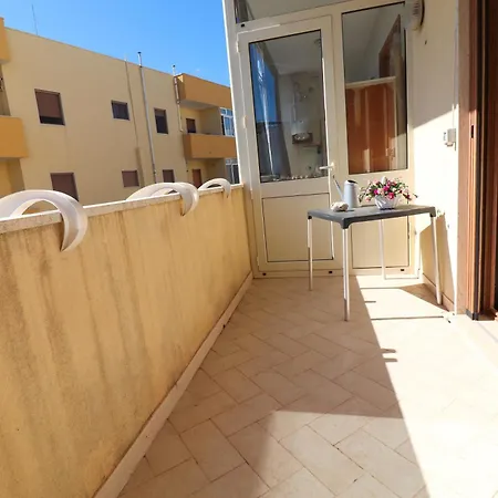 Keferas House アパート *