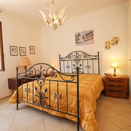 Keferas House アパート *