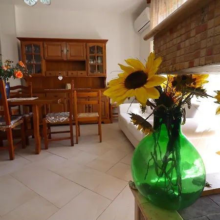 Keferas House アパート *