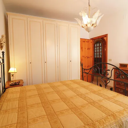 아파트 Keferas House